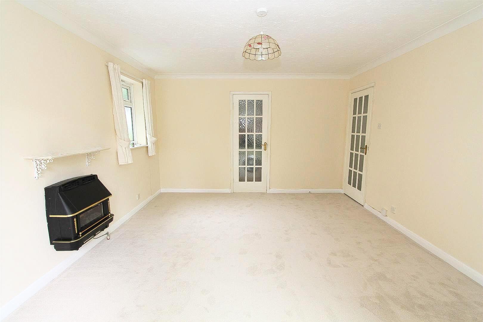 1 bed property in Shirley Road, Wallington